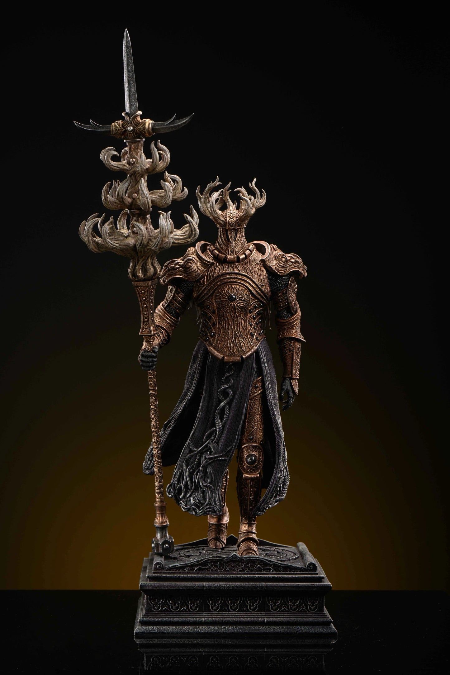 Preventa Resina Crucible Knight Figura Elden Ring SWORD & Wing Estudio