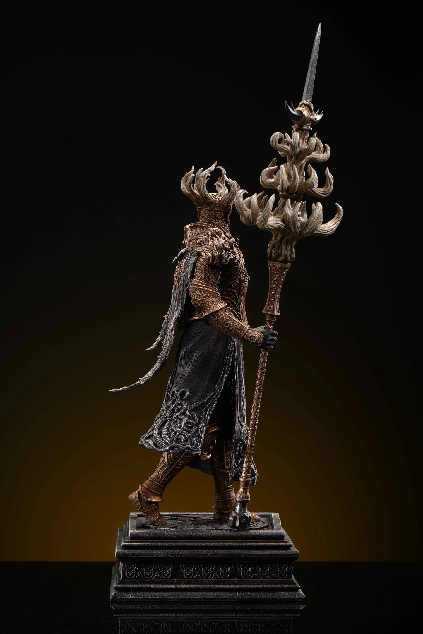 Preventa Resina Crucible Knight Figura Elden Ring SWORD & Wing Estudio