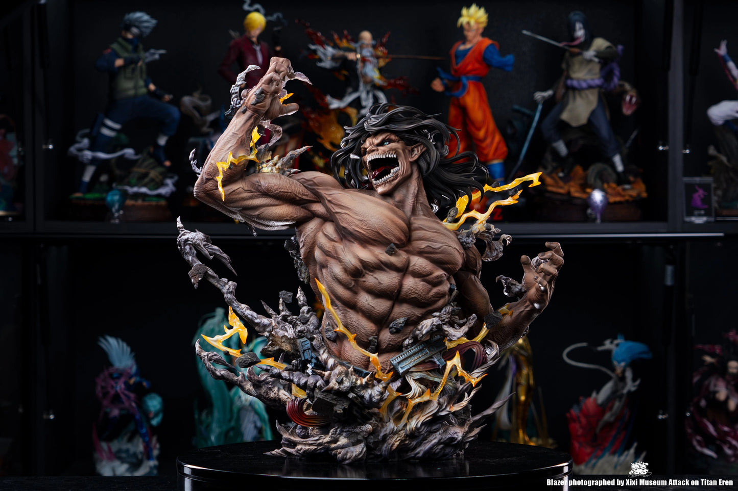 Preventa Resina Titan de Ataque Figura Attack On Titan Blazer Estudio