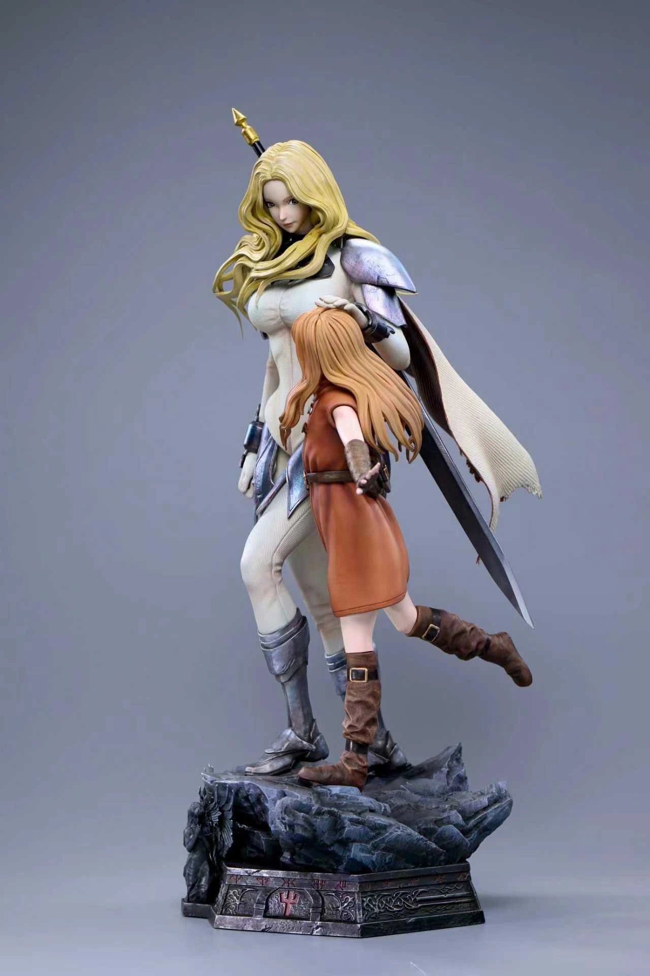 Preventa Resina Teresa & Clare Figura Claymore AT & BIHS Estudio