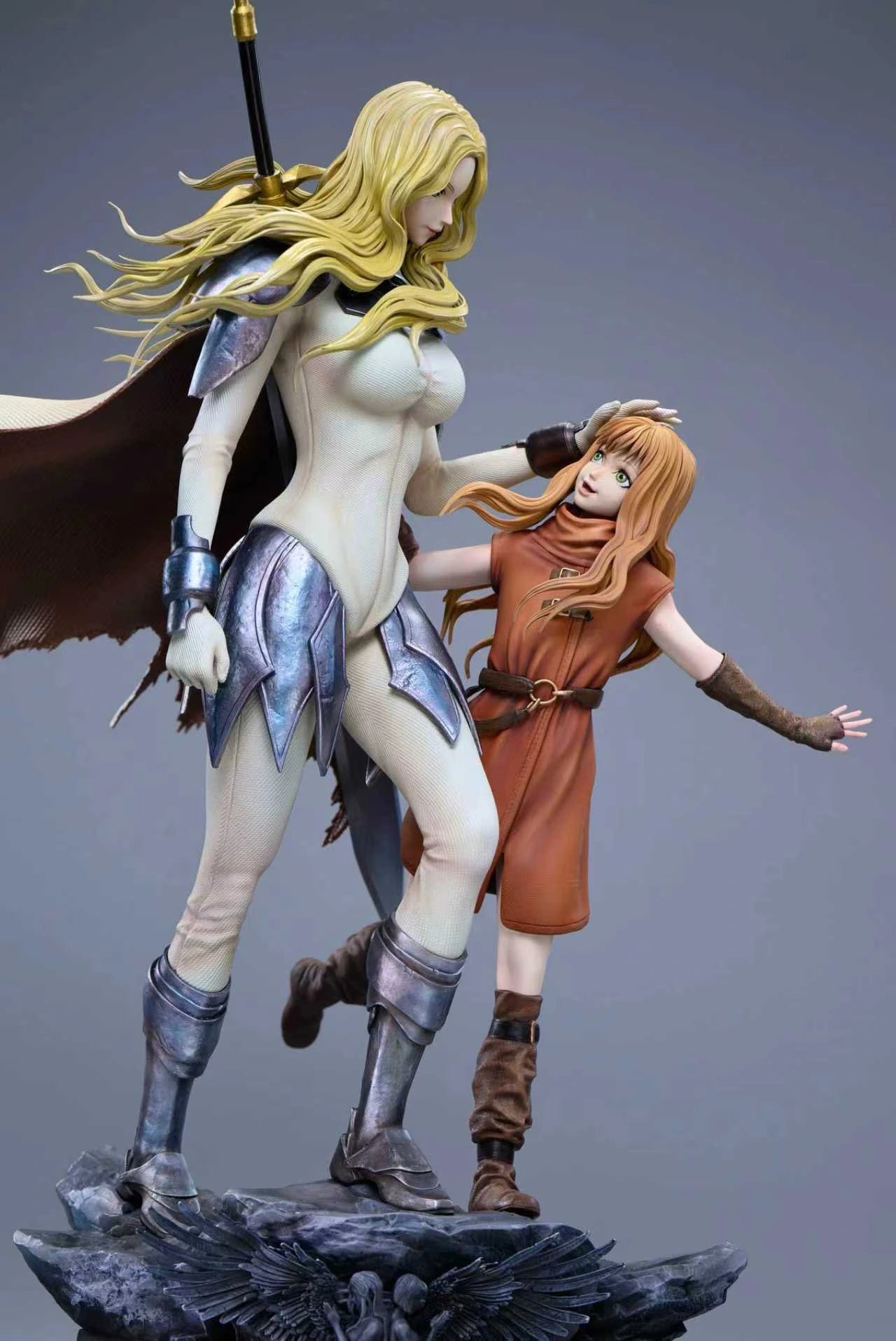 Preventa Resina Teresa & Clare Figura Claymore AT & BIHS Estudio