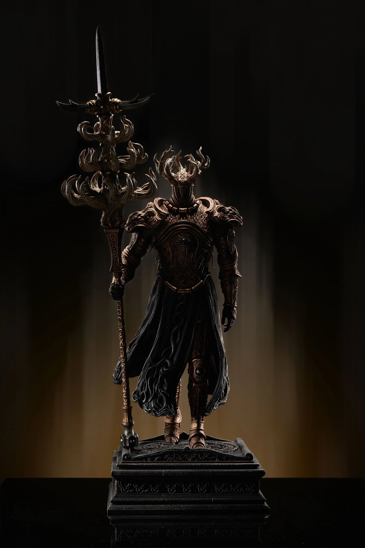 Preventa Resina Crucible Knight Figura Elden Ring SWORD & Wing Estudio